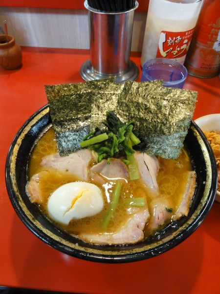 「中盛チャーシュー1090円硬 白玉10円まぶし50円」@家系総本山 ラーメン吉村家の写真