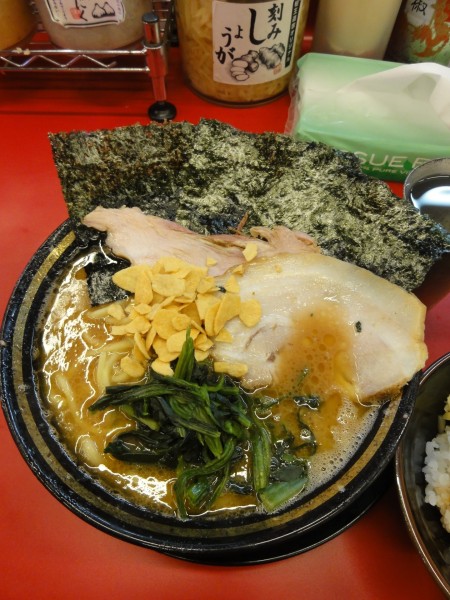 「ラーメン800円薄バラ50円 半チャーまぶし100円」@柏 王道家の写真