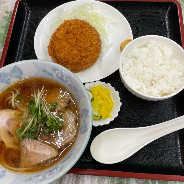 「ミニちゃあしゅうめん450円メンチ100円半ライス50円」@よか楼 本店の写真