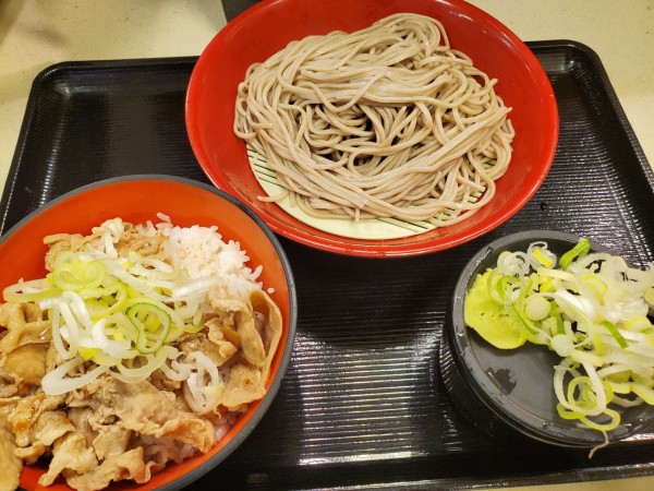 「ミニ梅だれ豚丼セット・そば」@名代 富士そば 大森店の写真