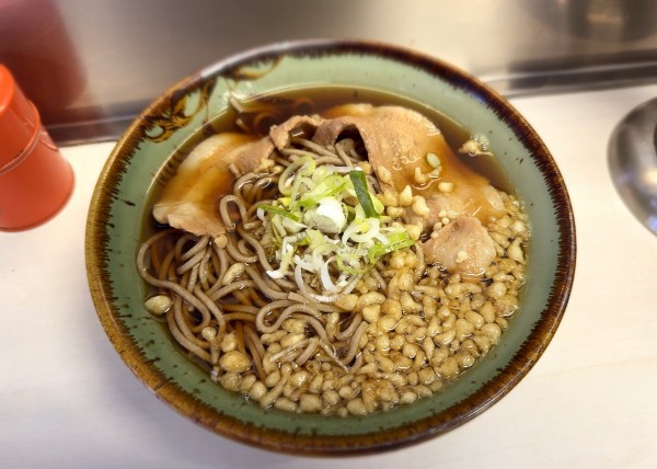 「肉そば(480円)」@豊しま 江戸川橋店の写真