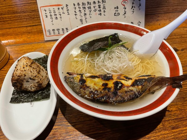 「鮎ごとラーメン￥1,200 鮎焼きおにぎり￥200」@鮎ラーメン 二子玉川店の写真