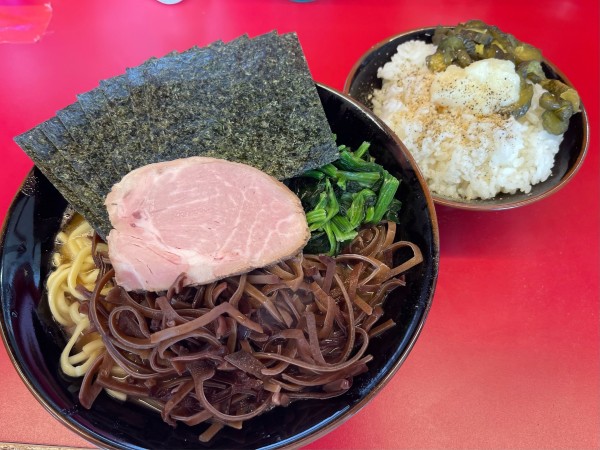 「らーめん中➕海苔➕キクラゲ➕無料ライス」@家系ラーメン 佐々喜家の写真