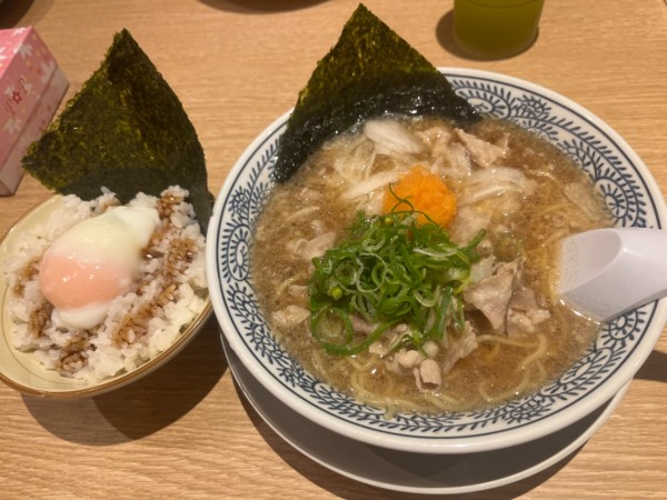 「肉そば 温玉丼」@丸源ラーメン 大磯店の写真