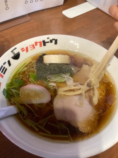 「なま味しょうゆらーめん（８５０円）」@コクミンショクドウの写真