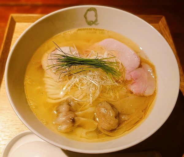 「塩わんたん麺」@Japanese Ramen Noodle Lab Qの写真