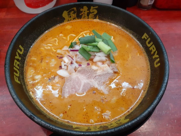 「辛ラーメン、替玉２」@とんこつラーメン 博多風龍 渋谷店の写真