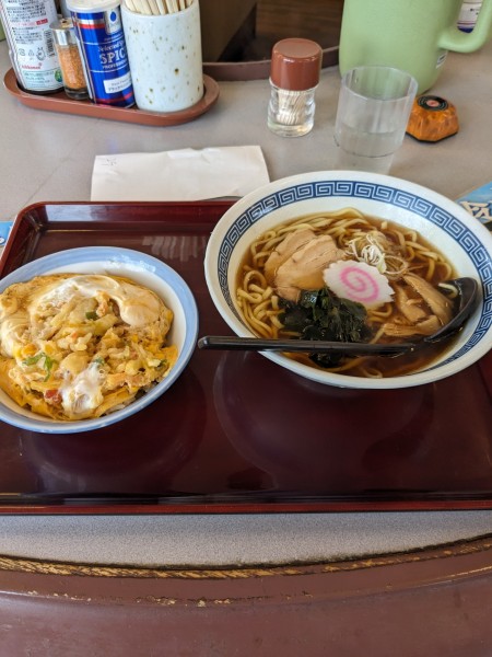 「昔ながらのしょうゆラーメン＋ミニかき揚げ丼」@山田うどん食堂 青梅新町店の写真