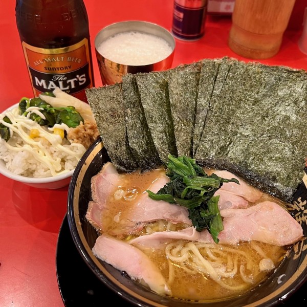 「朝ラーメン＋海苔＋サービスライス＋ビール（中瓶）」@横浜家系ラーメン 大輝家の写真