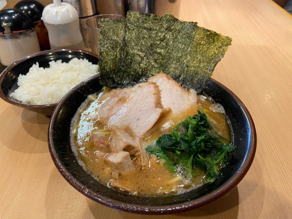 「ラーメン 880円 ライス150円」@輝道家直系 皇綱家の写真