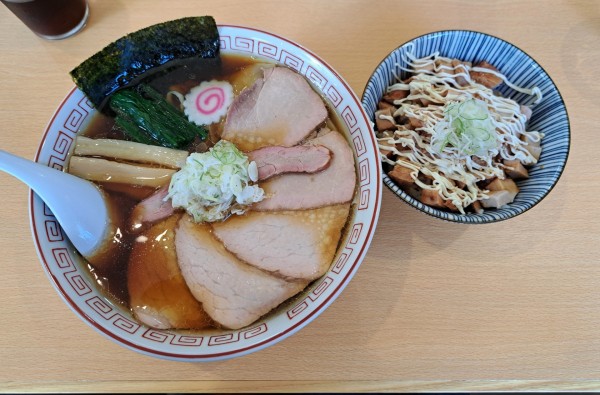 「チャーシューワンタン麺とチャーシュー丼　1,480円」@中華そば 葵の写真