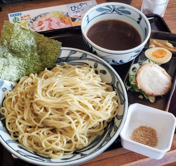 「冷やしざるつけ麺(大盛W無料)590円」@北海道らぁめん 伝丸 水戸笠原店の写真