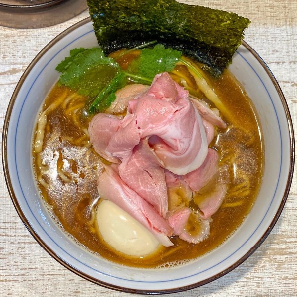 「特製いりこそば（黒）¥1,350」@中華そば 四つ葉の写真