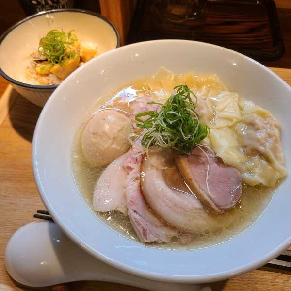 「特しおらぁめん+わんたん(3個)+肉ごはん」@たかのちゅめの写真