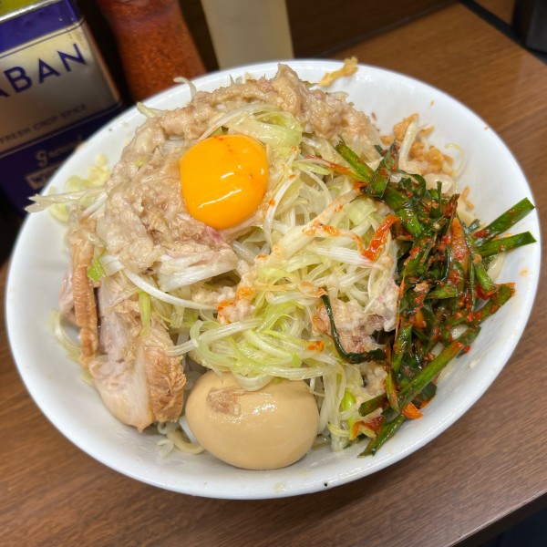 「大ラーメン（豚2枚）・汁なし・ネギ ・ニラキムチ・味つけ玉子『コ」@ラーメン二郎 横浜関内店の写真
