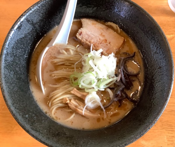 「節系ライト豚骨」@ラーメン月輪の写真