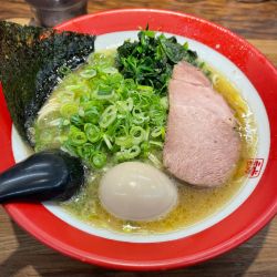 ラーメン(細麺)+3点トッピング(ほうれん草、ネギ、味玉)