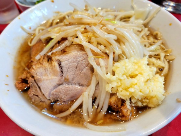 「ラーメン(ニンニク、カラメ)+青ネギ+海苔」@ラーメン二郎 西台駅前店の写真