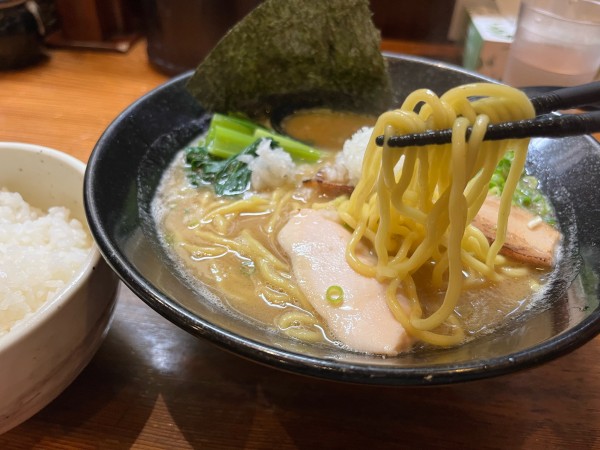 「鶏白湯らーめん850円」@三代目麺処 「まるは」極 船橋店の写真