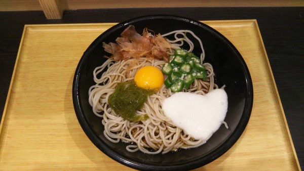 「【期間限定】ねばとろぶっかけ玉子付き」@小諸そば 兜町店の写真