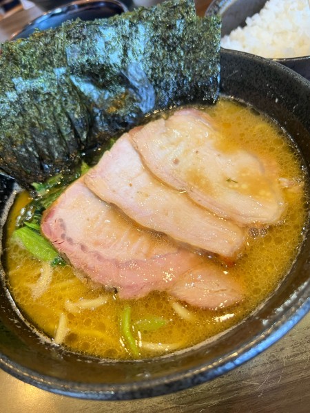 「らーめん+スモークロース×2+のり7枚」@横浜家系らーめん 天王家 寒川総本店の写真