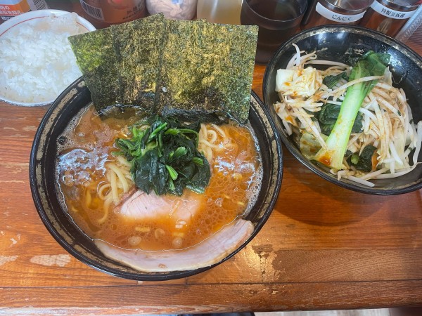 「ラーメン中盛　小ライス　野菜畑」@末廣家の写真