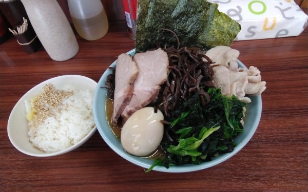 「大山スペシャル　¥900　キクラゲ¥60」@横浜ラーメン 武蔵家 大山店の写真