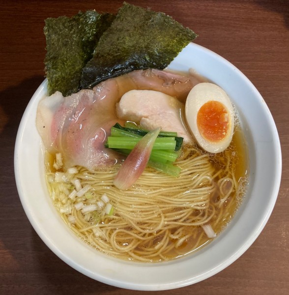 「≪上中華≫カマスと背黒煮干の醤油」@メヂカそば 吟魚の写真