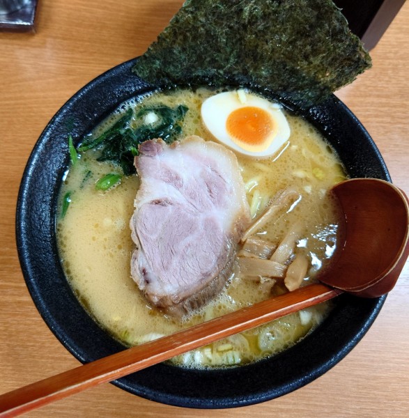 「豚骨ラーメン(800円)」@ラーメン赤羽とんやの写真