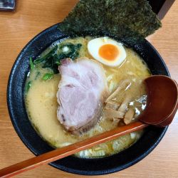 豚骨ラーメン(800円)