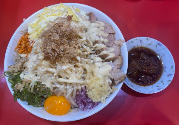 「まぜそば  豚2枚追加  ダブルチーズ」@用心棒 市ヶ谷飯田橋の写真