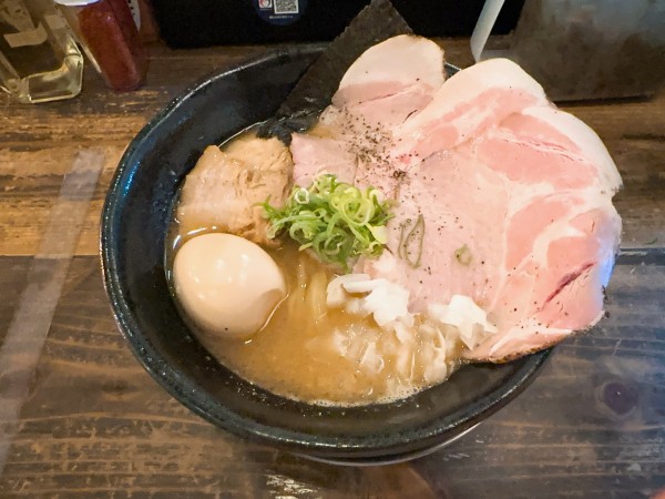 「特製豚骨ラーメン、大盛」@進化驀進 京町堀本店の写真