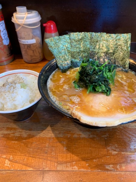 「ラーメン中盛900円ライス150円」@末廣家の写真