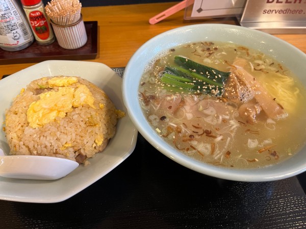 「塩ラーメンチャーハンセット」@ラーメン都の写真