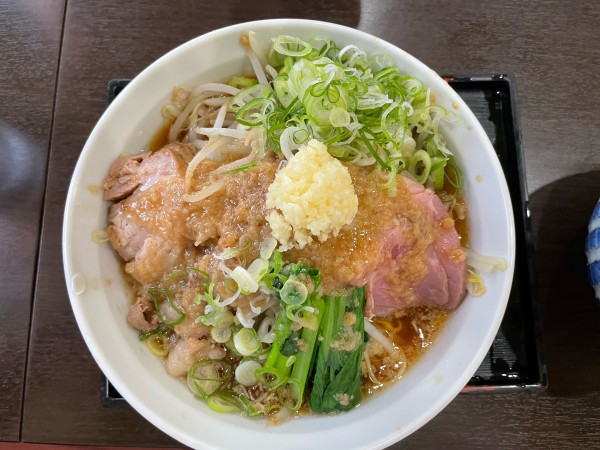 「背脂ぶたそば　全マシ」@めん家 一麺惚の写真