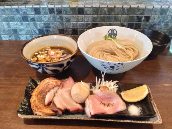 「限定昆布水つけ蕎麦（鶏）大盛　特製トッピング」@麺屋みつば＋クローバーの写真