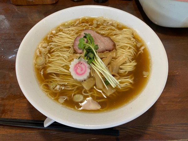 「はまぐり×かつお中華そば（醤油、平日ランチタイム大盛りサービス）」@麺酒処 ふくろうの写真