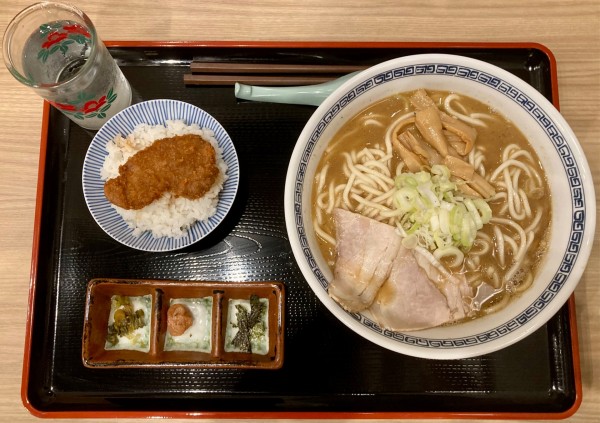 「こいくち中華そば大+タレカツ茶漬け　1390円」@弘前煮干し中華そばスタンド ニボる?の写真