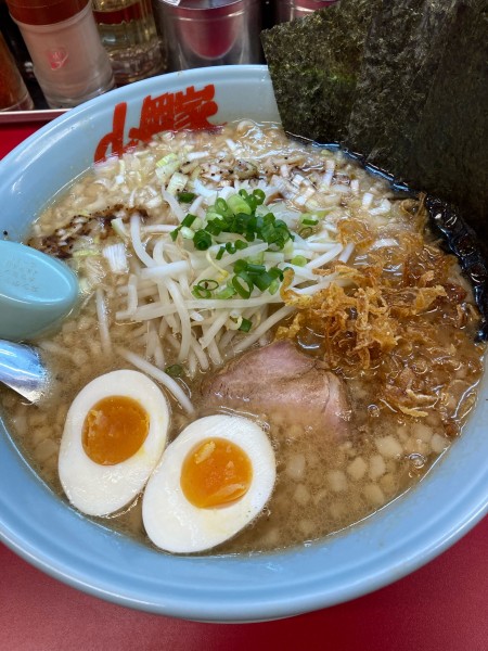 「【限定】焦がし醤油ラーメン」@ラーメン山岡家 テクノポリスセンター店の写真