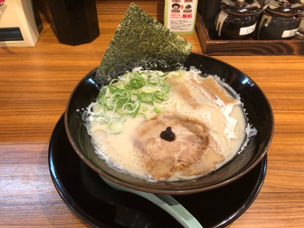 「博多とんこつラーメン」@横浜家系ラーメン 壱角家 落合南長崎店の写真