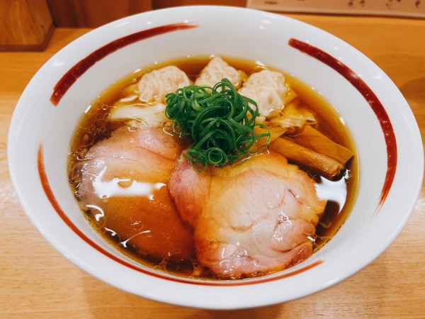 「わんたん醤油らぁめん」@らぁめん倉井の写真