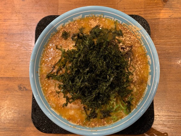 「辛口ラーメン中辛　バラ海苔T P」@ラーメン 天外天 熊本駅店の写真