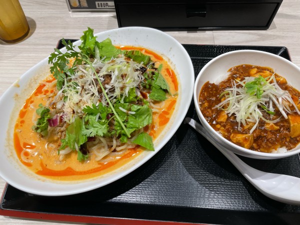 「冷やし担々麺　どんぶりセット」@鶏白湯らーめん 自由が丘蔭山 あべのQ'sモール店の写真