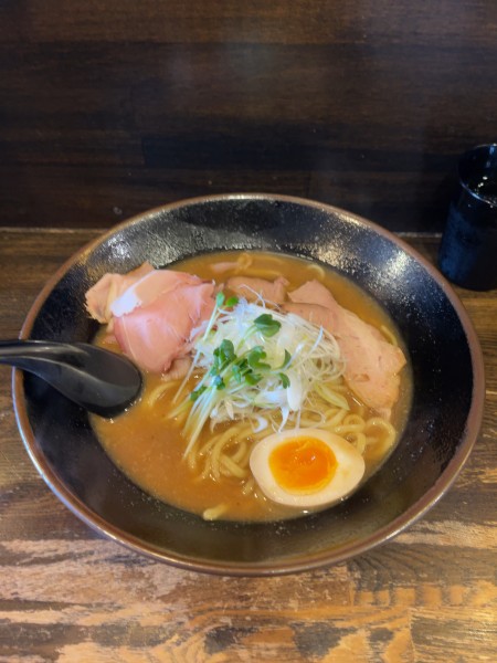 「和風とんこつ+燻製ハムトッピング （1200円）」@綿麺の写真