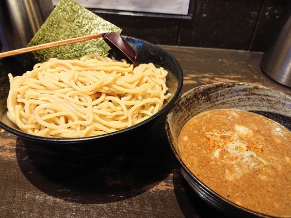 「煮魚出汁つけ麺(大盛)」@つけめん 美豚 高幡不動店の写真