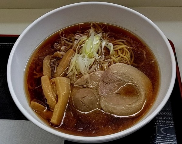 「しょうゆラーメン」@関越自動車道 駒寄PA 下り スナックコーナーの写真
