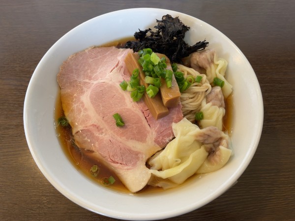 「【限定】冷やし醤油そば＋ワンタン」@中華そばイデタの写真