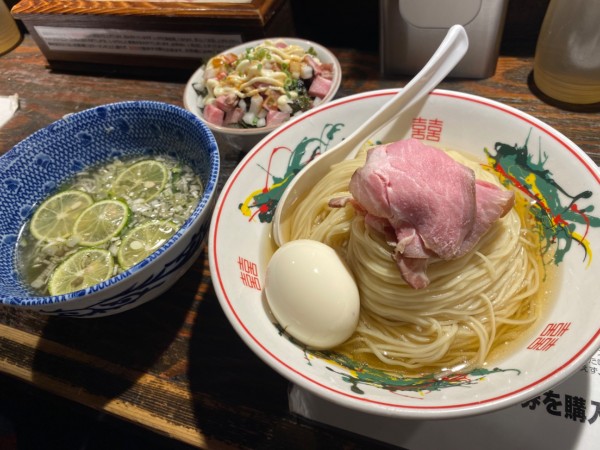 「すだち冷や冷や＋味玉＋マヨチャーご飯」@らぁめん小池の写真