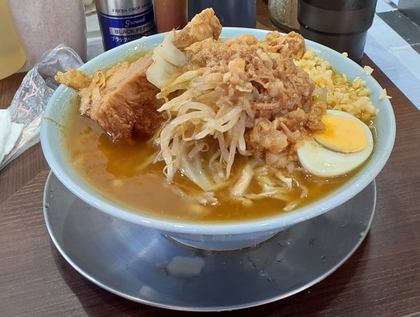 「ラーメン少なめ(300g) コール:ニンニクアブラ」@ラーメン富士丸  西早稲田店の写真