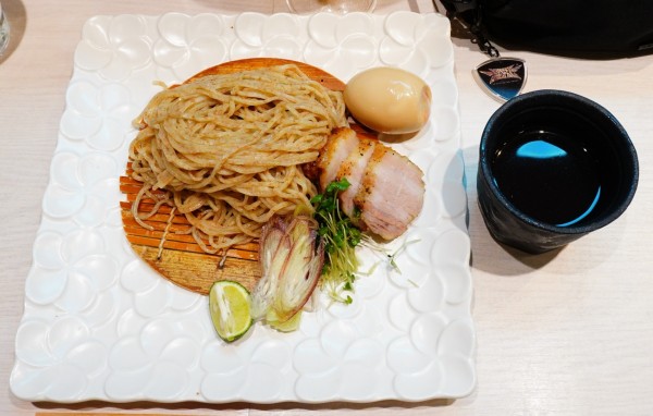 「夏季限定(冷)鶏節と鮭節のざるそば＋味玉＋生ビール」@柳麺 呉田-goden-の写真